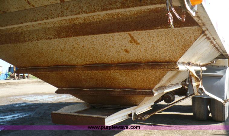 image for item 5889 1996 42' steel grain trailer