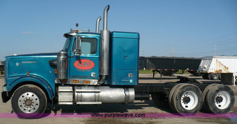 image for item 5893 1993 Western Star 4900 semi truck