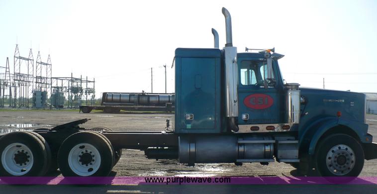 image for item 5893 1993 Western Star 4900 semi truck