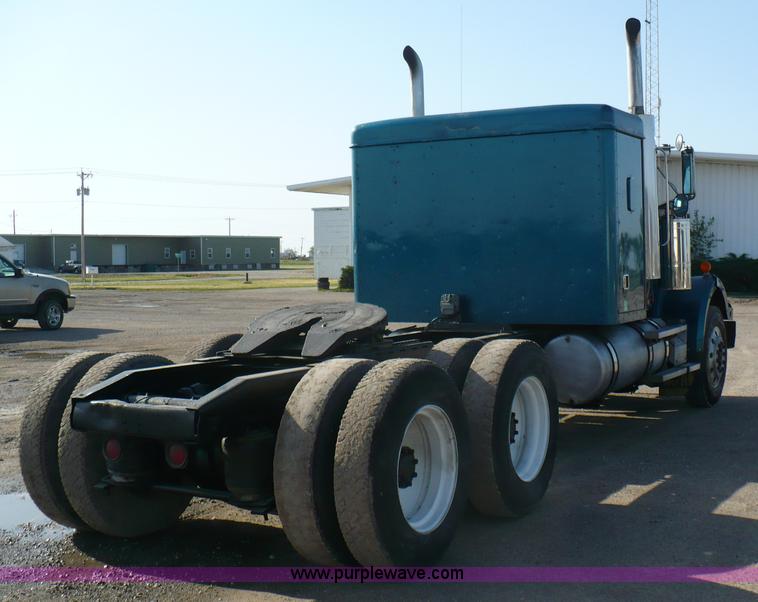 image for item 5893 1993 Western Star 4900 semi truck