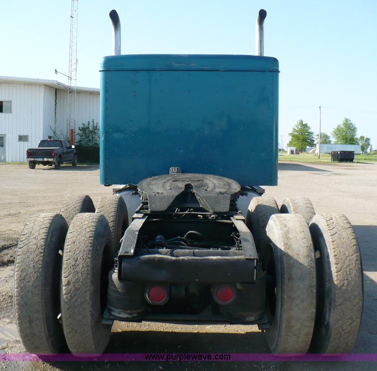 image for item 5893 1993 Western Star 4900 semi truck