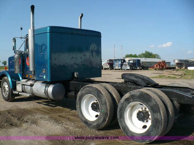 image for item 5893 1993 Western Star 4900 semi truck
