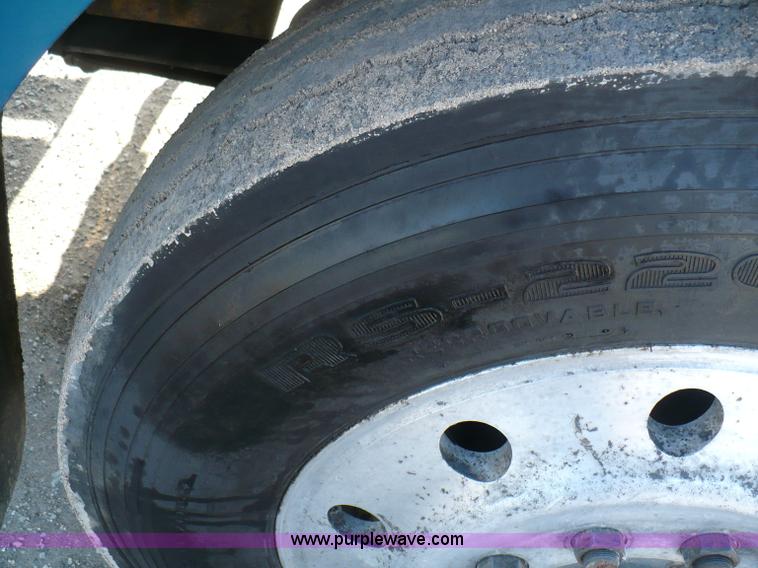 image for item 5893 1993 Western Star 4900 semi truck