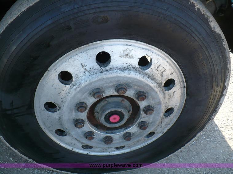 image for item 5893 1993 Western Star 4900 semi truck