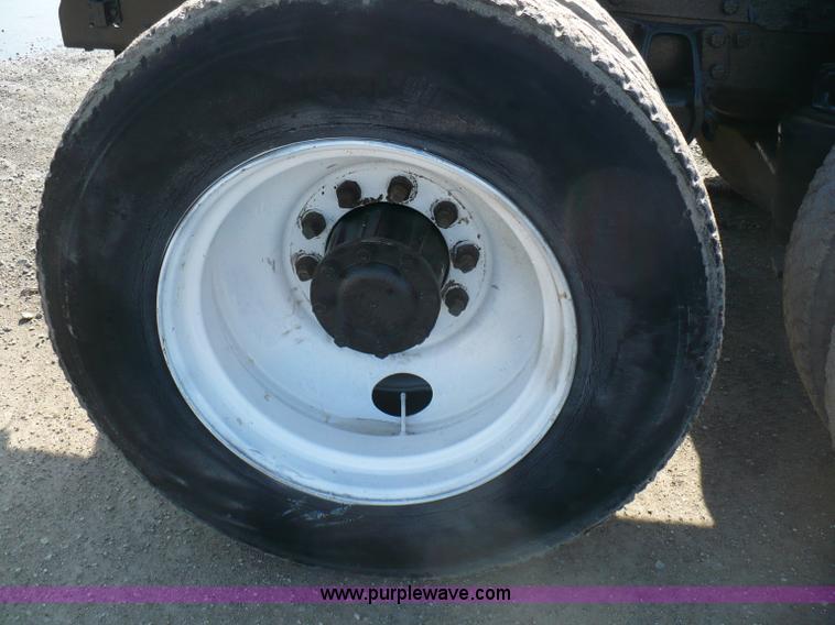 image for item 5893 1993 Western Star 4900 semi truck