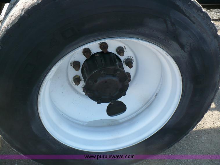 image for item 5893 1993 Western Star 4900 semi truck