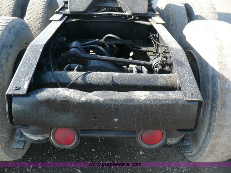 image for item 5893 1993 Western Star 4900 semi truck