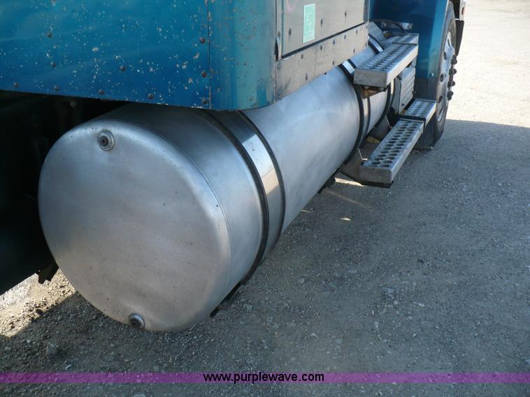 image for item 5893 1993 Western Star 4900 semi truck