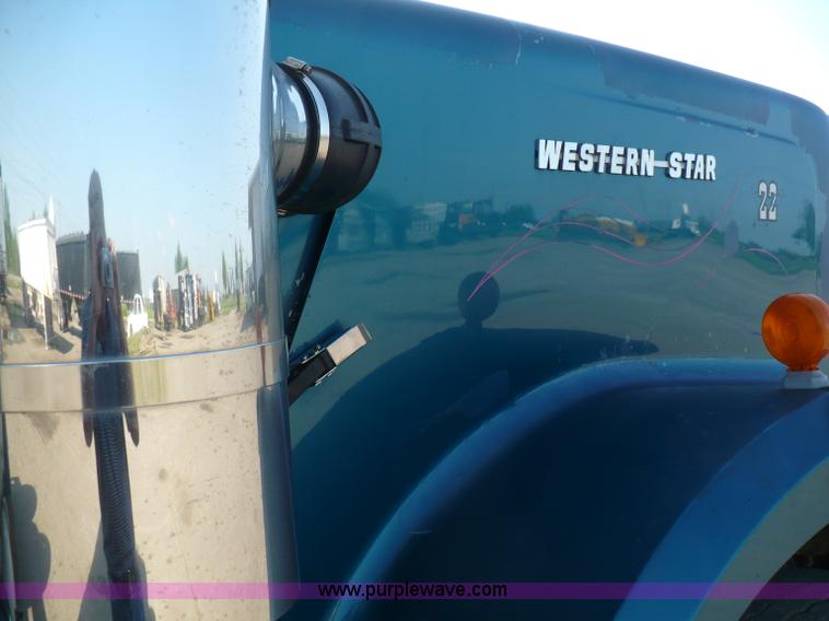 image for item 5893 1993 Western Star 4900 semi truck