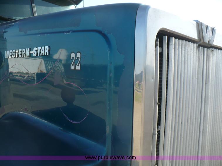 image for item 5893 1993 Western Star 4900 semi truck