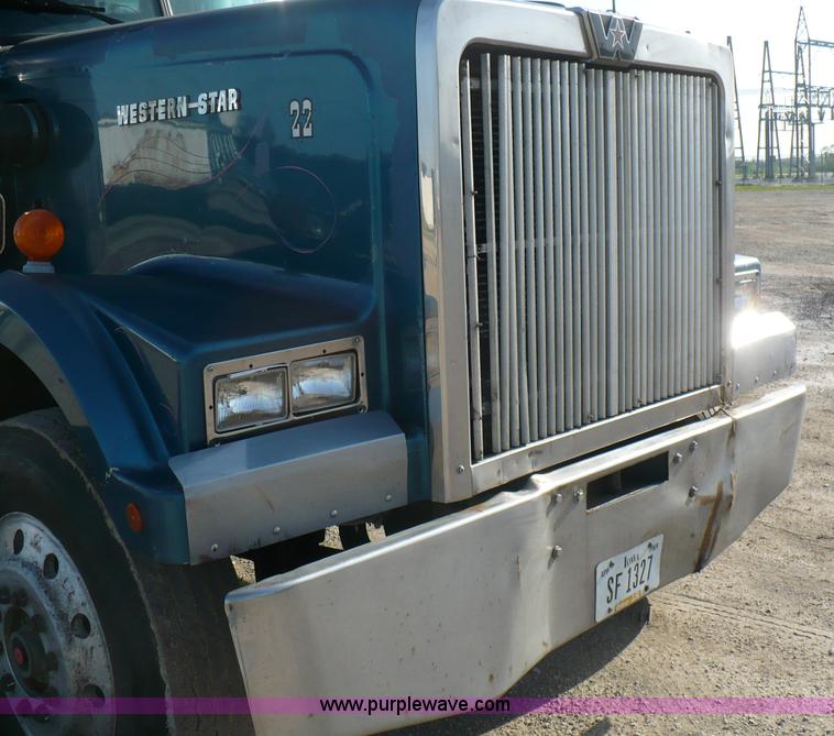 image for item 5893 1993 Western Star 4900 semi truck