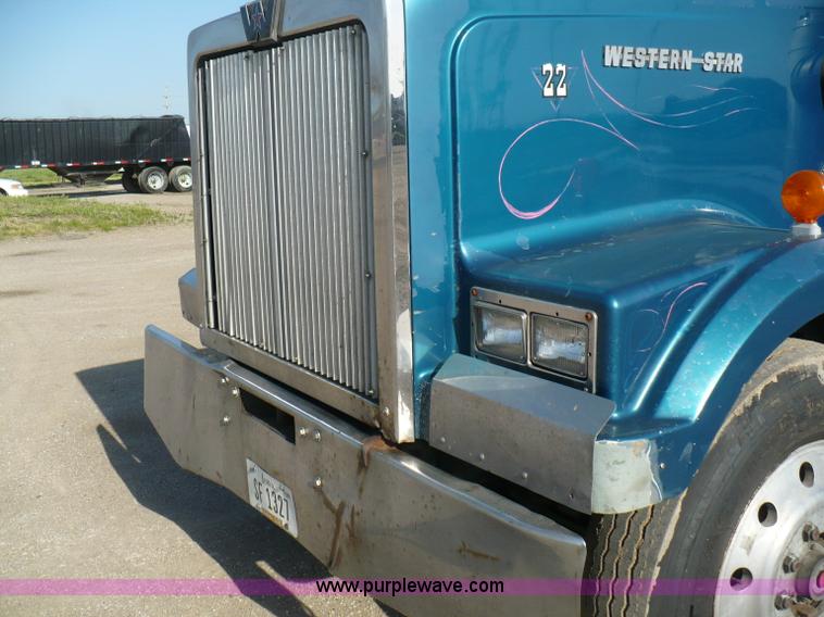 image for item 5893 1993 Western Star 4900 semi truck