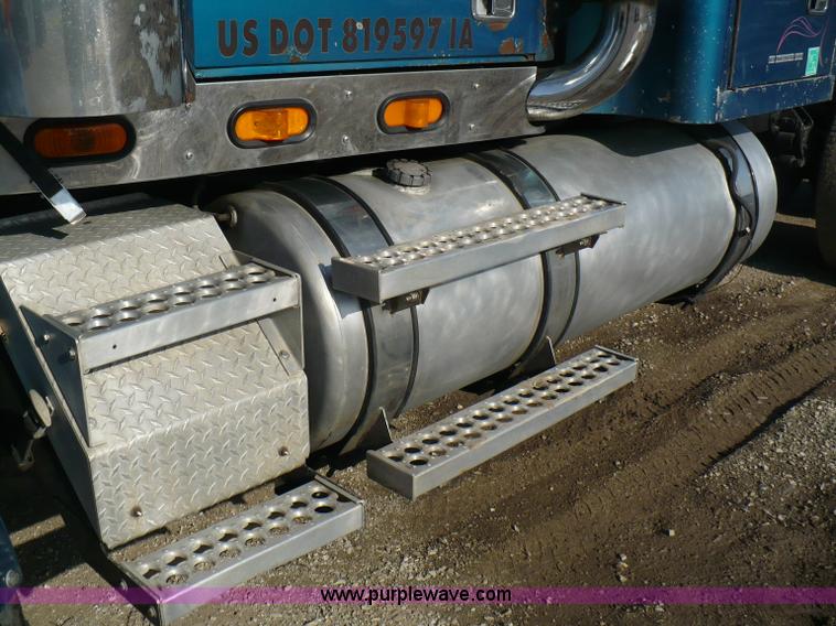 image for item 5893 1993 Western Star 4900 semi truck