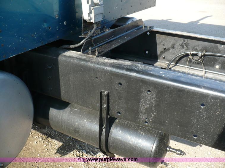 image for item 5893 1993 Western Star 4900 semi truck