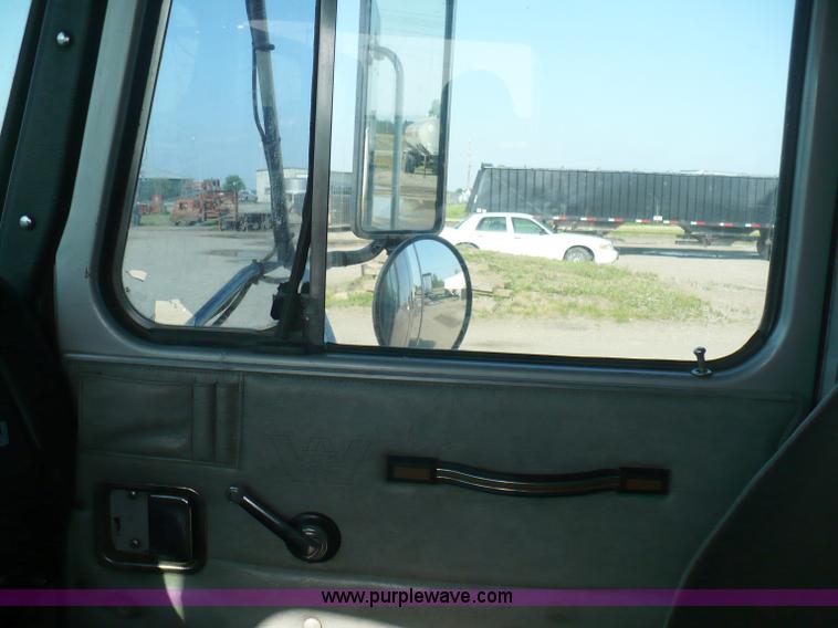 image for item 5893 1993 Western Star 4900 semi truck