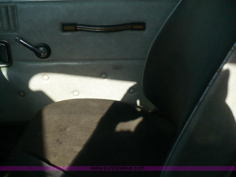 image for item 5893 1993 Western Star 4900 semi truck