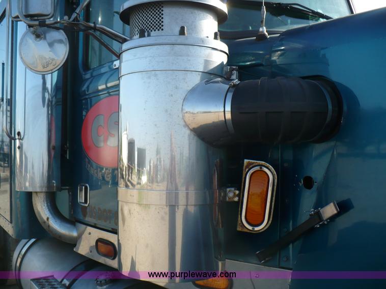 image for item 5893 1993 Western Star 4900 semi truck