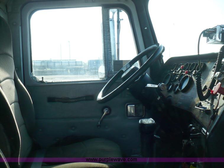 image for item 5893 1993 Western Star 4900 semi truck