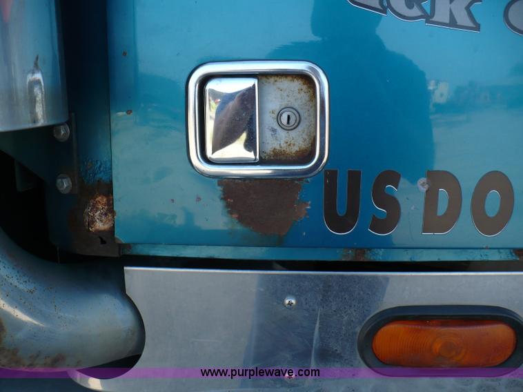 image for item 5893 1993 Western Star 4900 semi truck
