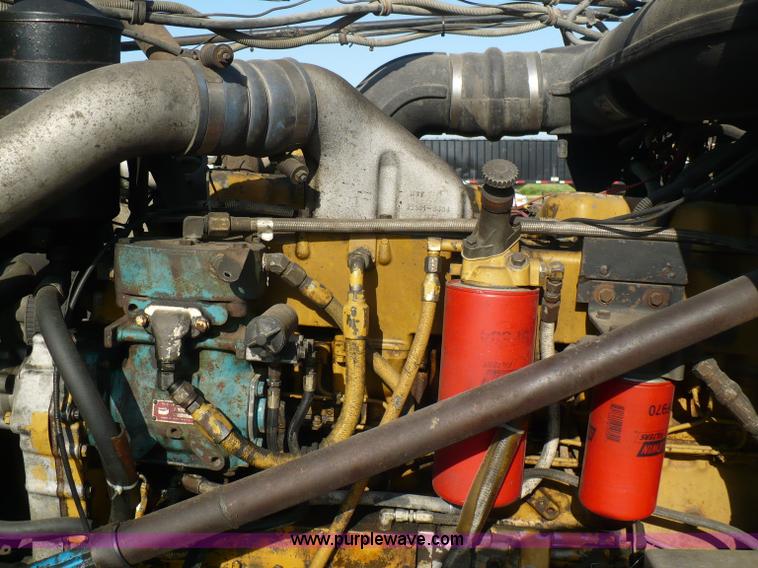 image for item 5893 1993 Western Star 4900 semi truck