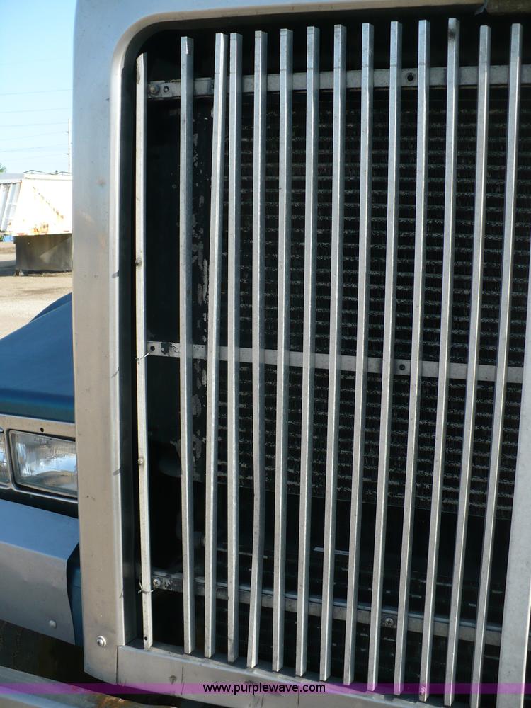 image for item 5893 1993 Western Star 4900 semi truck