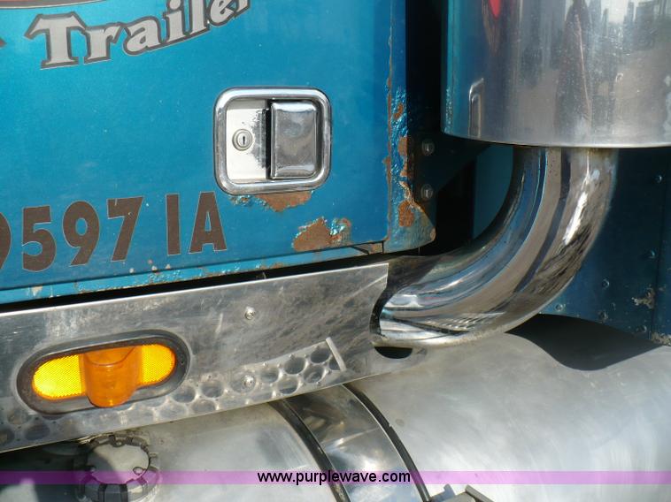 image for item 5893 1993 Western Star 4900 semi truck