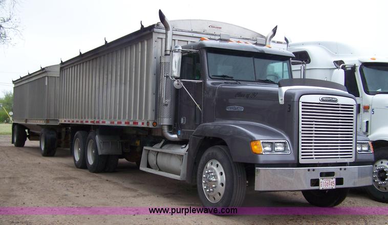 image for item 7371 1989 Freightliner FLD120 truck with dump bed