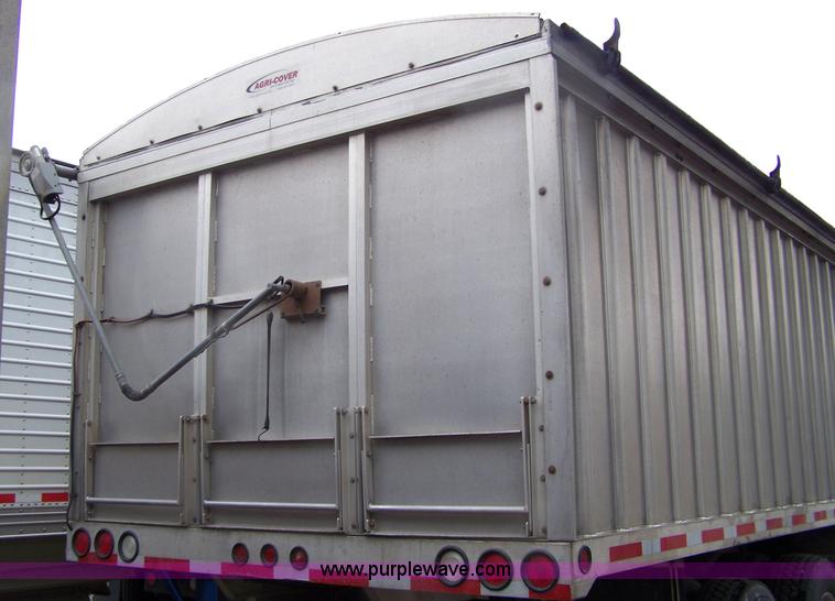 image for item 7371 1989 Freightliner FLD120 truck with dump bed