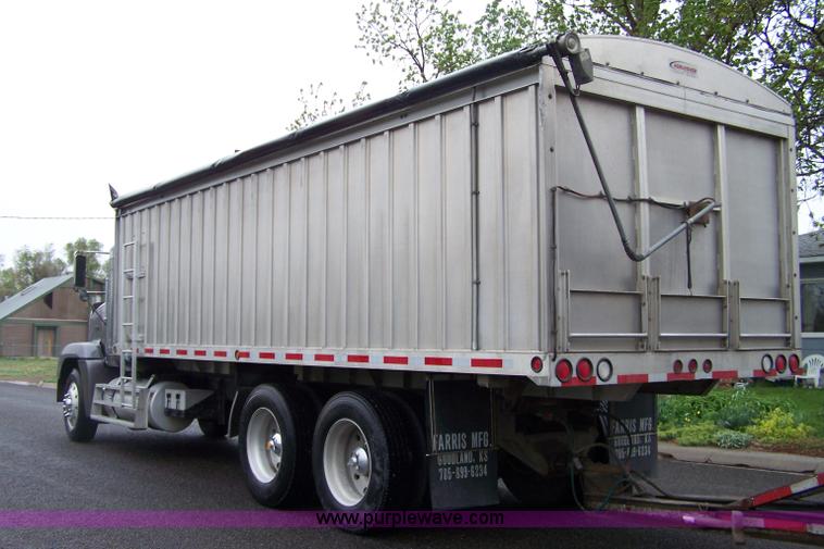 image for item 7371 1989 Freightliner FLD120 truck with dump bed