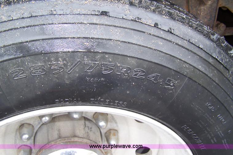 image for item 7371 1989 Freightliner FLD120 truck with dump bed