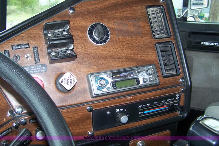 image for item 7371 1989 Freightliner FLD120 truck with dump bed