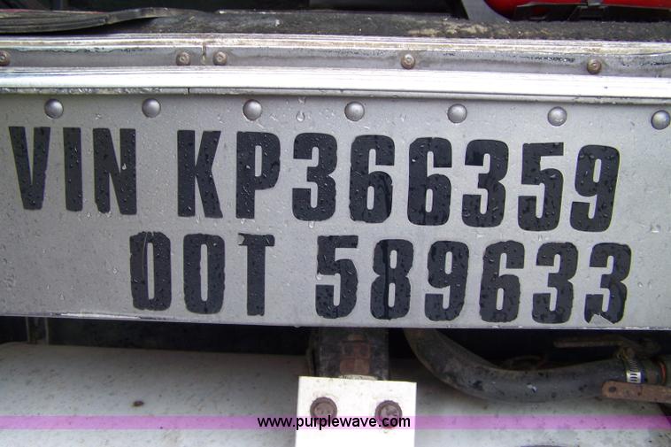 image for item 7371 1989 Freightliner FLD120 truck with dump bed