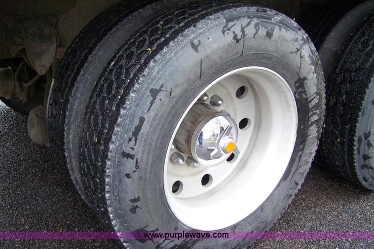 image for item 7371 1989 Freightliner FLD120 truck with dump bed