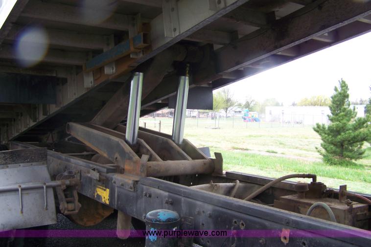 image for item 7371 1989 Freightliner FLD120 truck with dump bed