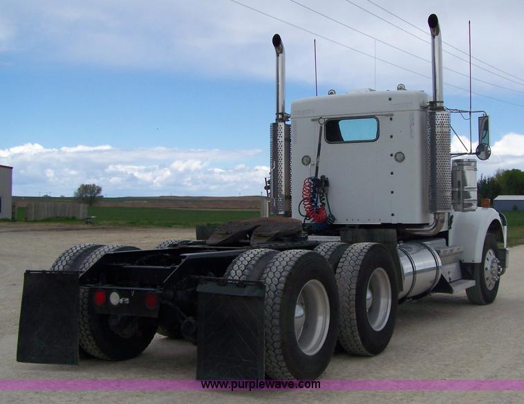 image for item 7419 2003 Kenworth W900B semi truck