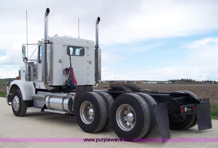 image for item 7419 2003 Kenworth W900B semi truck
