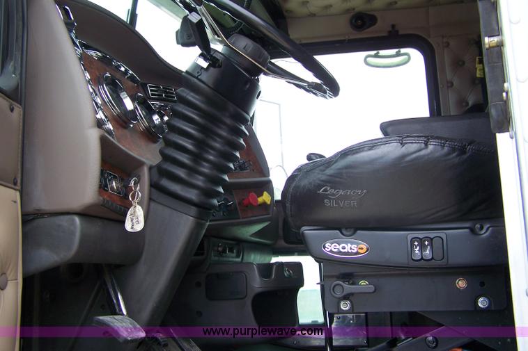 image for item 7419 2003 Kenworth W900B semi truck