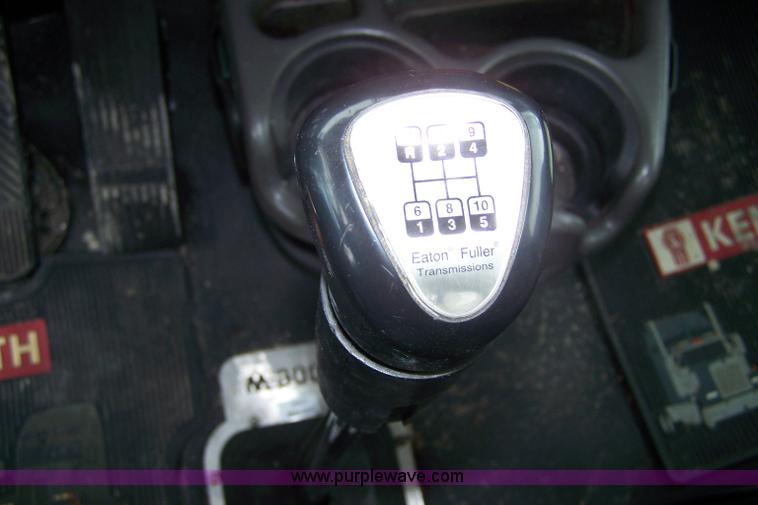 image for item 7419 2003 Kenworth W900B semi truck