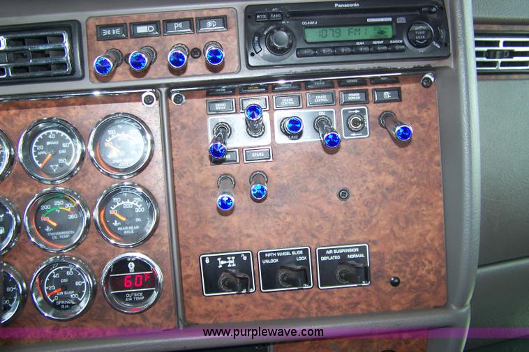 image for item 7419 2003 Kenworth W900B semi truck