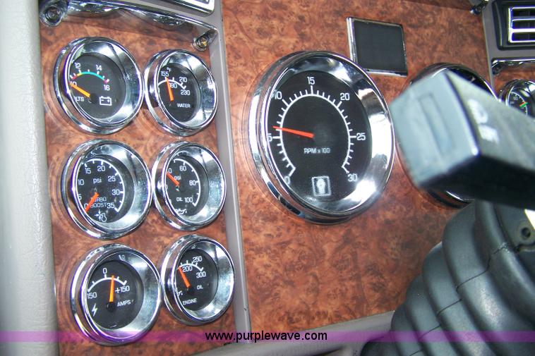 image for item 7419 2003 Kenworth W900B semi truck