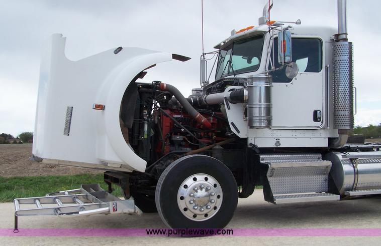 image for item 7419 2003 Kenworth W900B semi truck