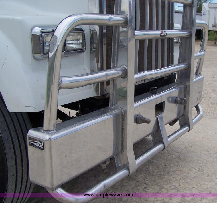 image for item 7419 2003 Kenworth W900B semi truck