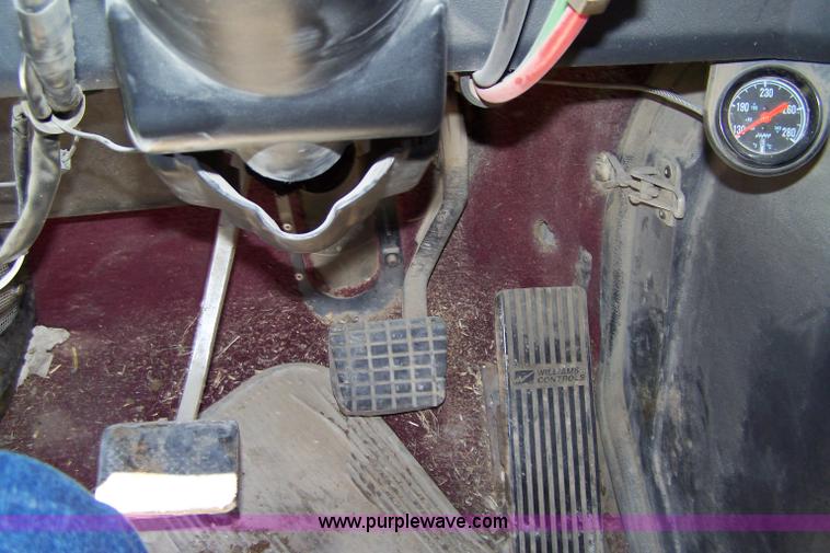 image for item 7430 1995 GMC White semi truck