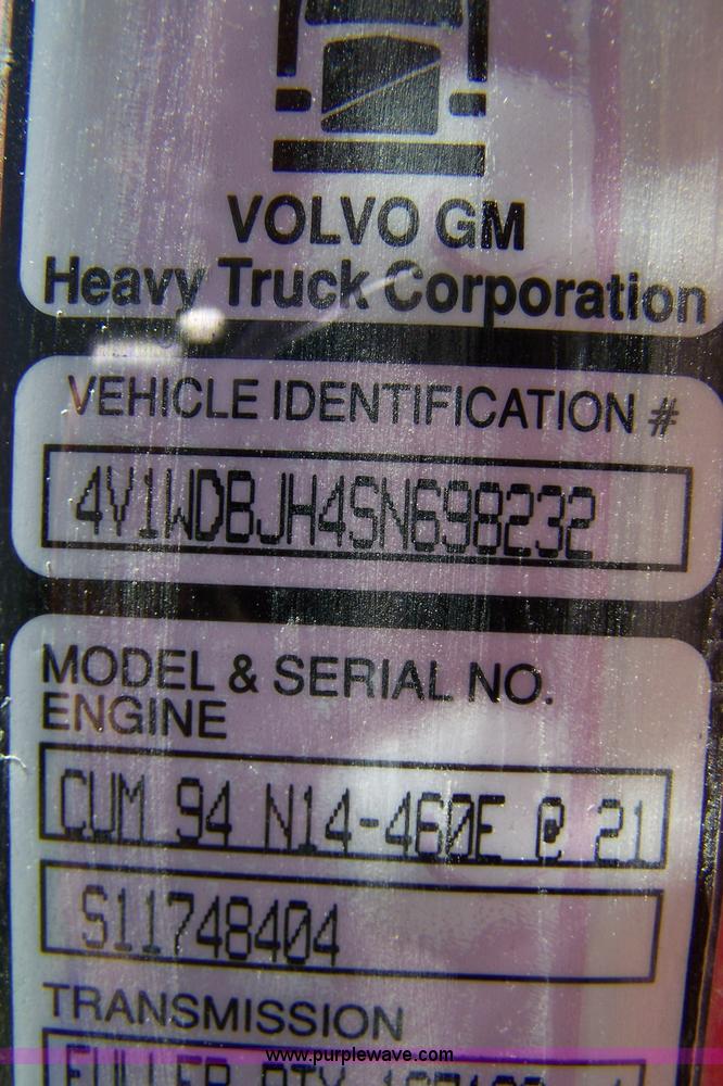 image for item 7430 1995 GMC White semi truck