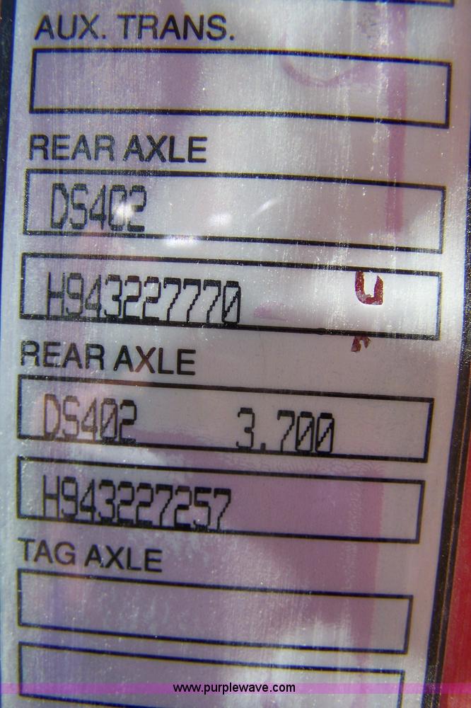 image for item 7430 1995 GMC White semi truck