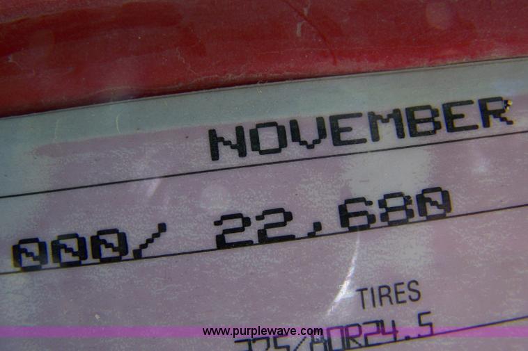 image for item 7430 1995 GMC White semi truck