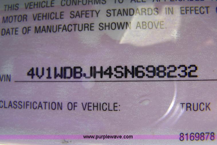 image for item 7430 1995 GMC White semi truck