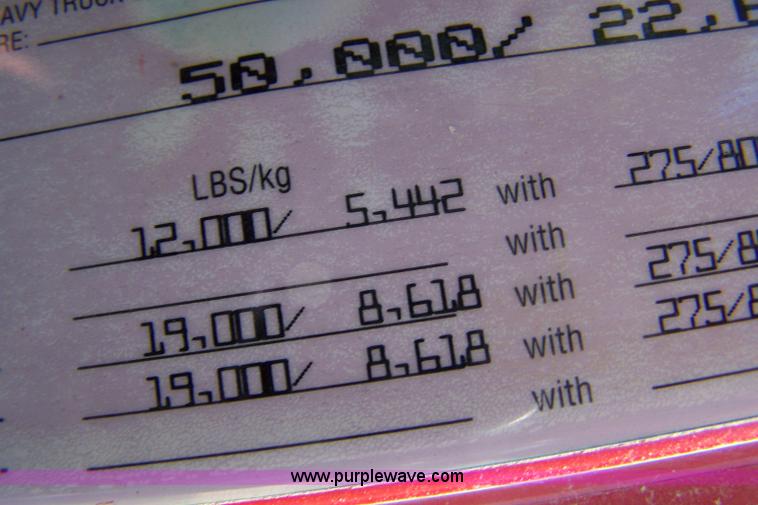 image for item 7430 1995 GMC White semi truck