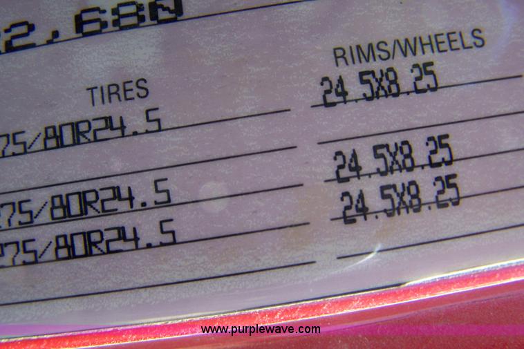 image for item 7430 1995 GMC White semi truck