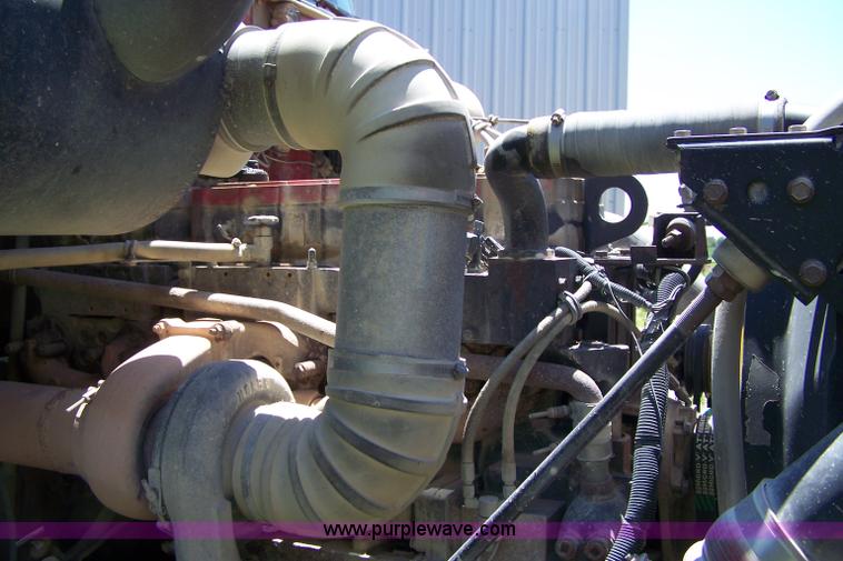 image for item 7430 1995 GMC White semi truck